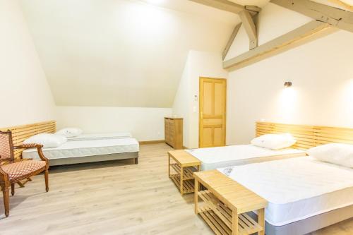 Postel nebo postele na pokoji v ubytování Châtea de Conon Gîte Cociergerie