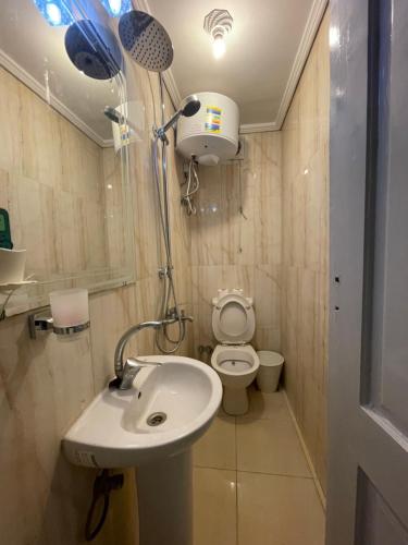 Ένα μπάνιο στο ستوديو ارضي مدخل خاص