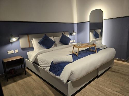 Ένα ή περισσότερα κρεβάτια σε δωμάτιο στο South32 Hotel