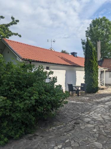 Το κτήριο όπου στεγάζεται  η παραθεριστική κατοικία