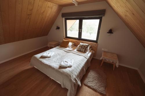 En eller flere senge i et værelse på Osada Małe Pieniny