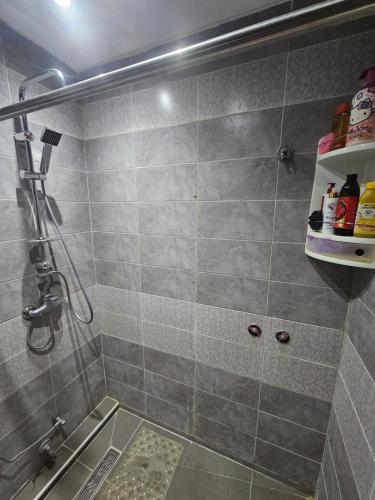 Ένα μπάνιο στο Appartement avec piscine a Dreamland Sidi Rahal