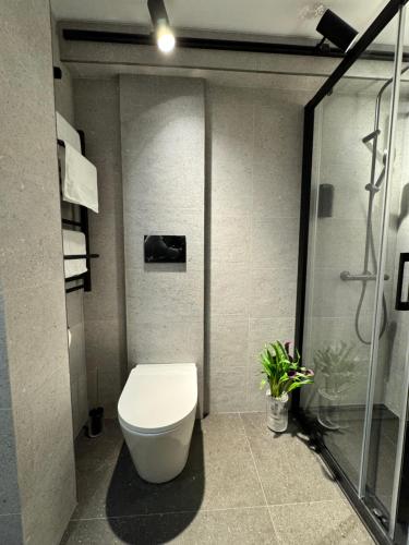 Ένα μπάνιο στο Luxury apartment Y after renovation in Cullera with parking
