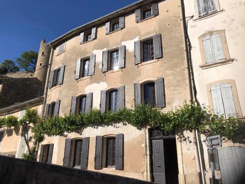 a building with plants on the side of it at La Maison Joly in Ménerbes