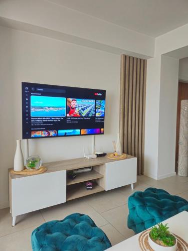 Μια τηλεόραση ή/και κέντρο ψυχαγωγίας στο Ohrid Pearl Apartment