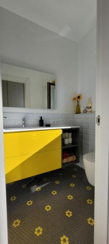 a bathroom with a yellow sink and a toilet at Casa cerca de Cabárceno en Parque Natural de Peña Cabarga in Liérganes