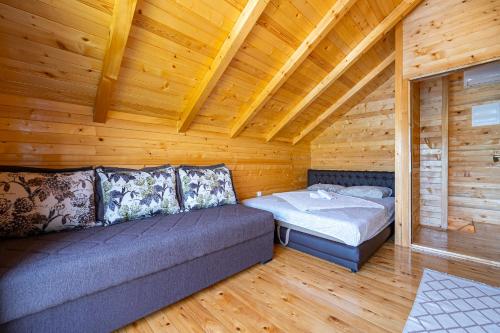Кровать или кровати в номере Villas Katarina Skadar Lake