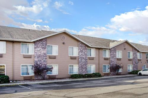 a building with a car parked in front of it at Comfort Inn in Idaho Falls