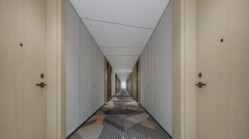 a corridor of a hallway with a long corridor at Holiday Inn Express Suzhou East Taihu by IHG in Suzhou