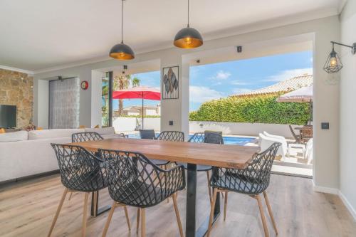 a dining room with a table and chairs at Casa Talay 4 Bedroom Pool Villa - Meia Praia Beach, Lagos in Lagos