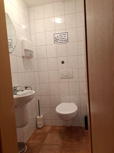 a bathroom with a toilet and a sink at Bleckmanns Hof in Werne an der Lippe