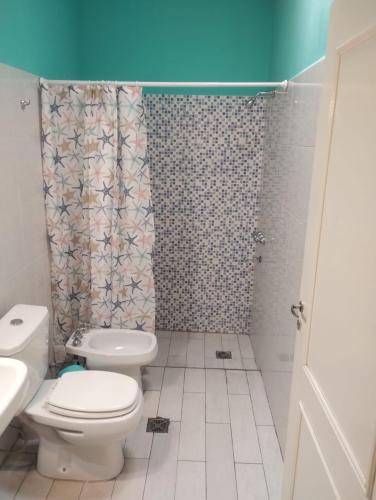 a bathroom with a toilet and a sink and a shower at Margarita II in San Fernando del Valle de Catamarca