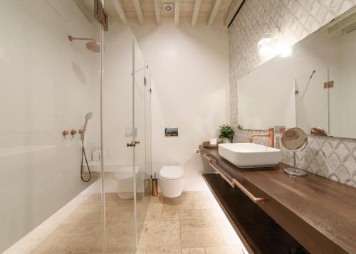 Koupelna v ubytování Napoleon suites