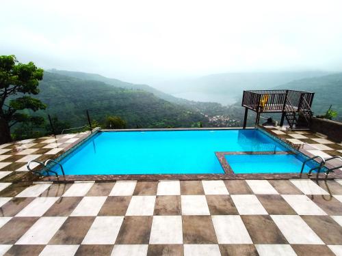 Vinayaka Stays - Infinity Pool and Breathtaking Valley Viewの敷地内または近くにあるプール