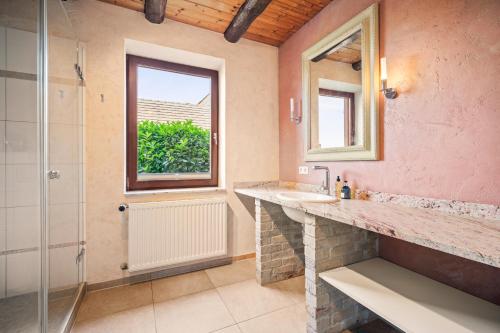 Ένα μπάνιο στο Ferien-Domizil Bodensee - 15 Personen Ferienhaus