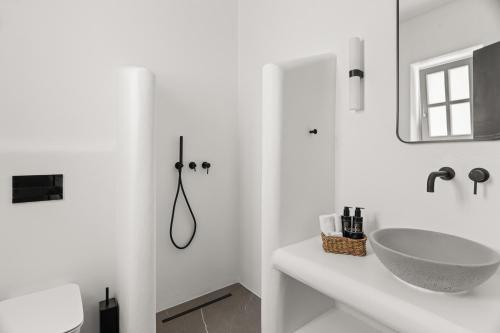 Mr & Mrs White Paros Suites & More photo 3