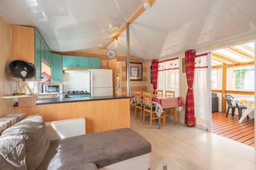 Η κουζίνα ή μικρή κουζίνα στο Mobil Home 6p - Près de la mer