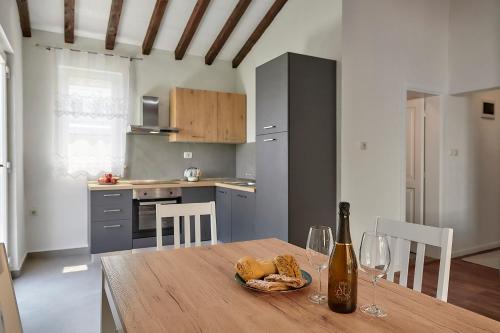 Villa Špadići 80m from the beach