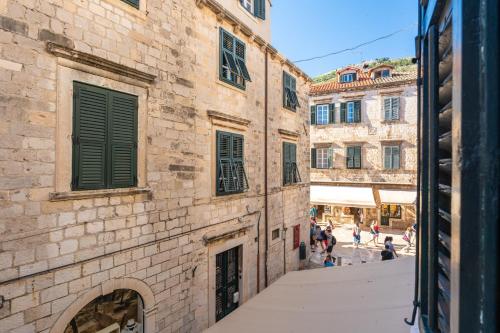 Two Stars Two Beds Downtown Apartment