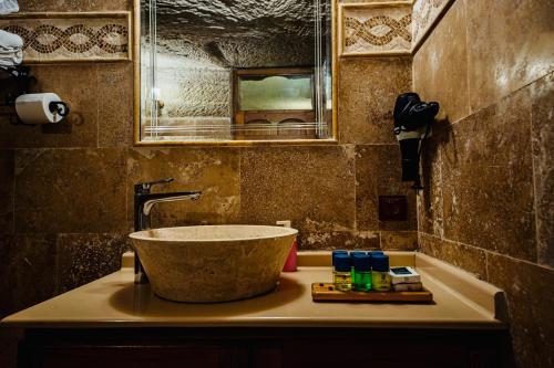 Bagno di Chelebi Cave House