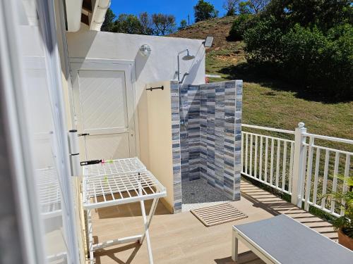 Balkón nebo terasa v ubytování Villa Célyote - Haut de villa, vue mer, à 150m de la plage Anse Figuier