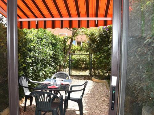 T2 rénové climatisé avec jardinet à 400m des plages - FR-1-610-97