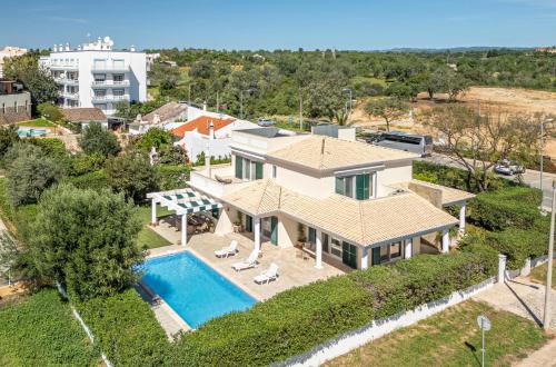 VILLA DO VALE- Stunning Family Villa with Pool