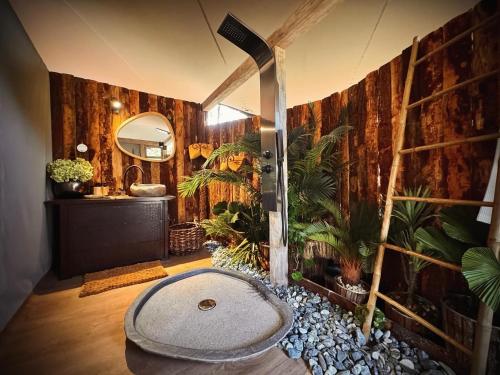 Fotografie z fotogalerie ubytování Noccemada "Spirit of Bali" Lodge, Pool & Spa v destinaci Saint-Julien