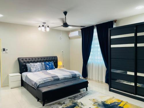a bedroom with a bed and a ceiling fan at Nazirin Homestay No 27 Tmn Desa Manjung Lumut in Lumut