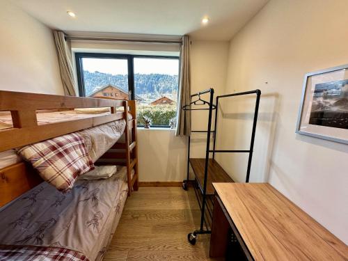 Postel nebo postele na pokoji v ubytování The Haven Montriond jardin 4 personnes