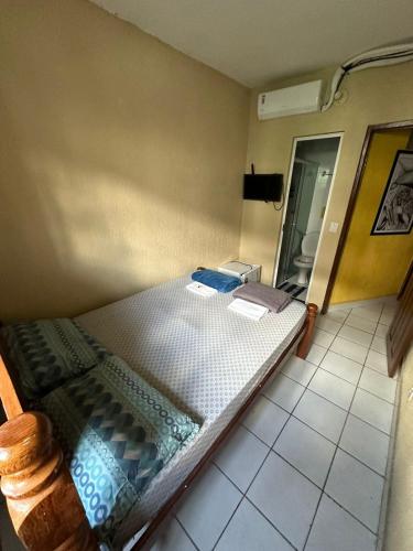 Una cama o camas en una habitación de RioSlz Hostel