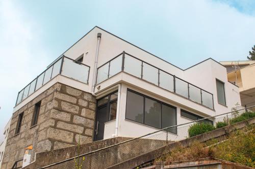 a house with glass railings on top of a building at Casa do Barreiro in Baião