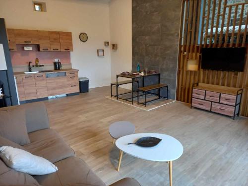 Η κουζίνα ή μικρή κουζίνα στο Maison Neuve Parc Naturel livradois Forez Animal accepté