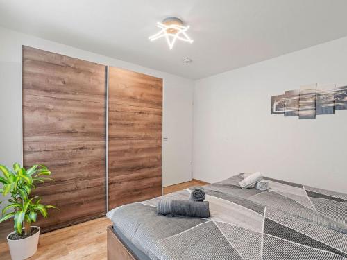 a bedroom with a large wooden accent wall at Kleine Auszeit in Friedrichshafen