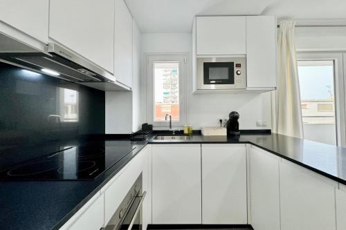 Apartamento en 1ª línea de playa, piscina y parking