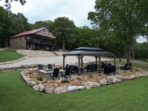 a gazebo with chairs and tables in a yard at Jesse James and Billy the kid in Hermann