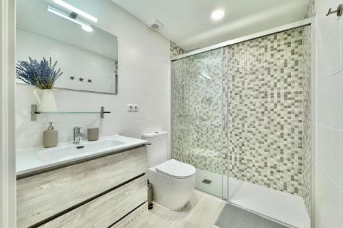 Apartamento en 1ª línea de playa, piscina y parking