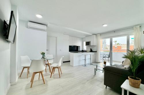 Apartamento en 1ª línea de playa, piscina y parking