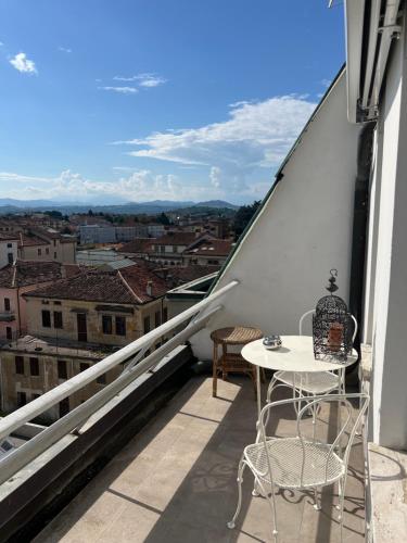 a table and chairs on a balcony with a view at Favolosa Suite con Terrazzo in Vicenza