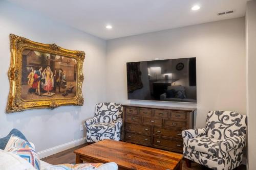 a living room with two chairs and a painting on the wall at Entire Hermann Hideout in Hermann
