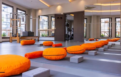a room with orange pillows on the floor at Narven Wellness & Thermal Hotel in Yukarımahalle
