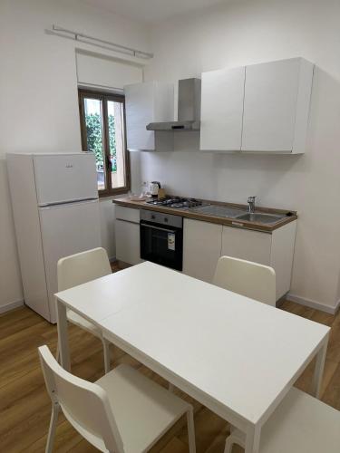 Dapur atau dapur kecil di We Home Taormina Center with Parking