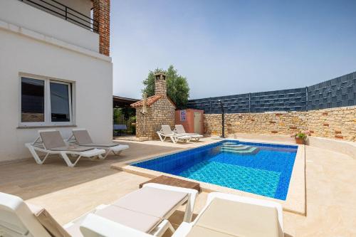 Villa mit Gym, Privatpool, BBQ