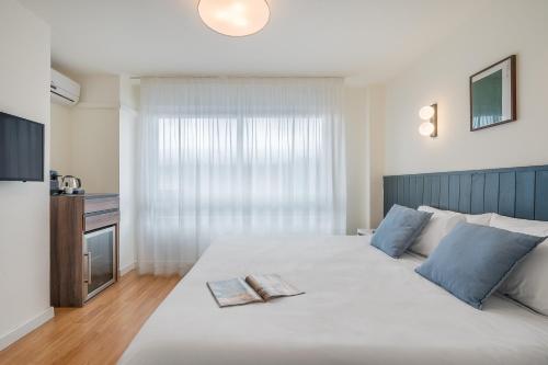 Postel nebo postele na pokoji v ubytování Granada Suites by Olala Homes