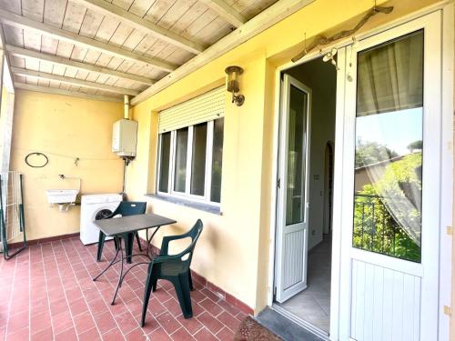 a patio with a table and chairs on a house at Pineta Apartament in Tirrenia