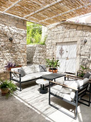 Casa Gojave - Authentic Hvar House with Garden