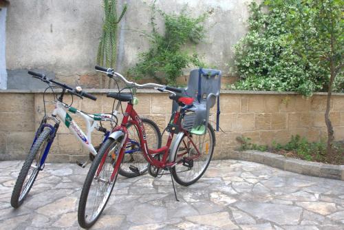 two bikes are parked next to a wall at Messer Salentino in Barbarano