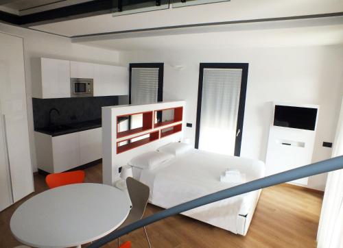 a living room with a white couch and a table at BB Hotels Aparthotel Isola in Milan