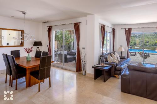 Villa Wagner by Abahana Villas