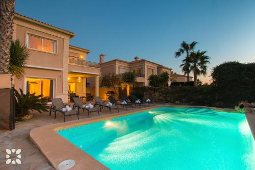 Villa Wagner by Abahana Villas